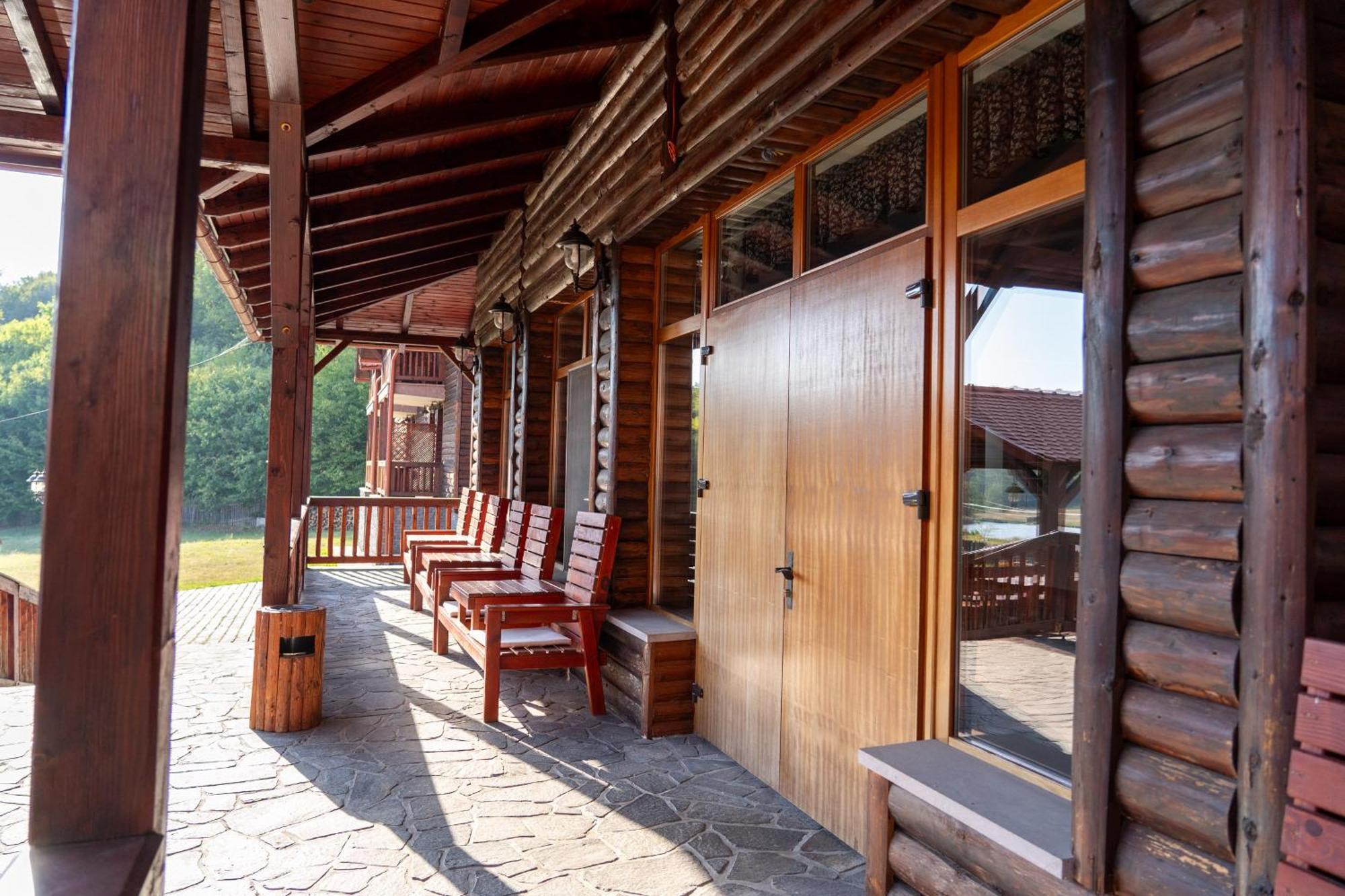 5.Evszak Hotell Sfântu-Gheorghe Exteriör bild