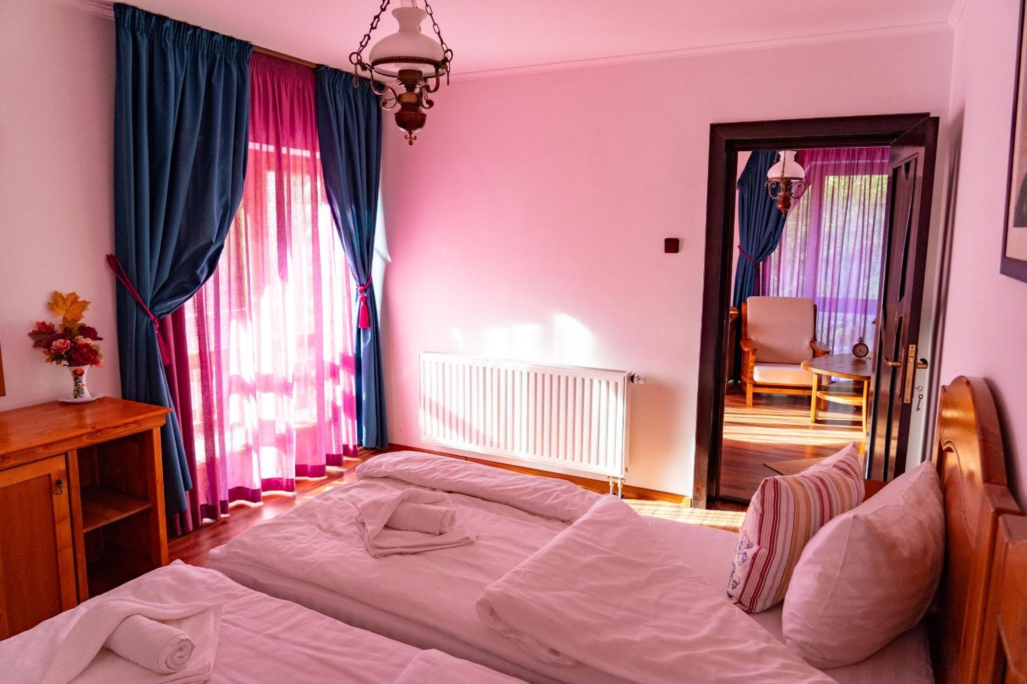 5.Evszak Hotell Sfântu-Gheorghe Exteriör bild
