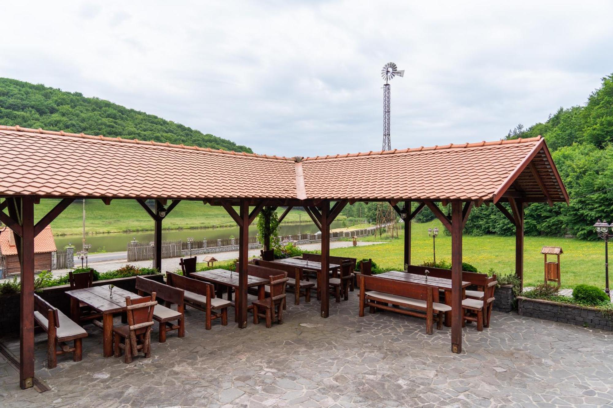 5.Evszak Hotell Sfântu-Gheorghe Exteriör bild