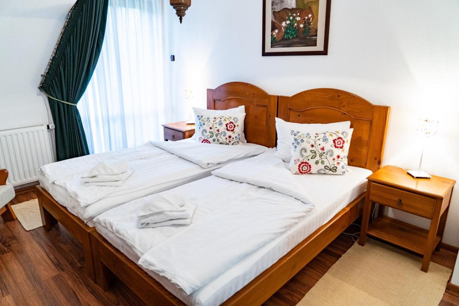 5.Evszak Hotell Sfântu-Gheorghe Exteriör bild