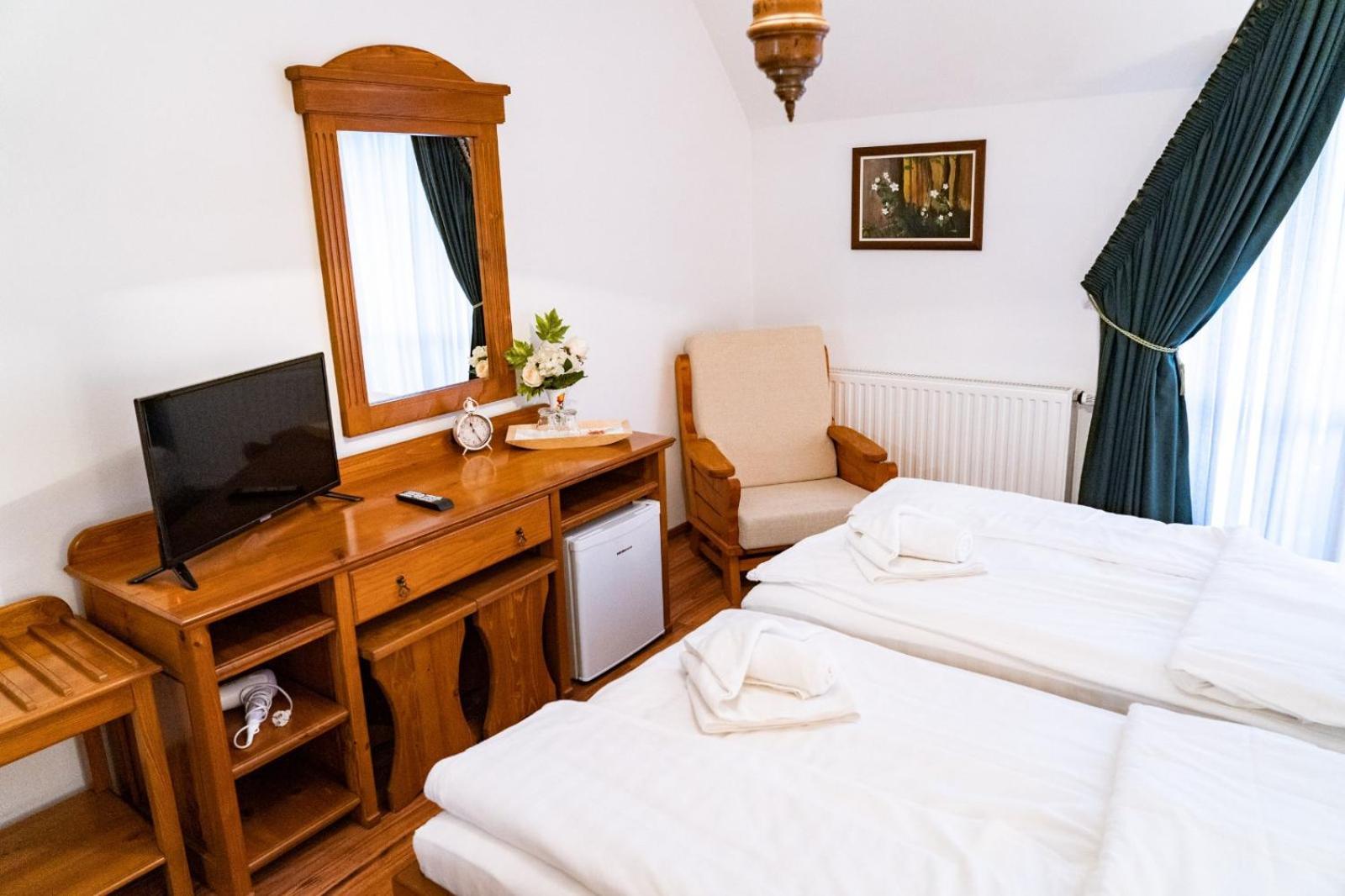 5.Evszak Hotell Sfântu-Gheorghe Exteriör bild